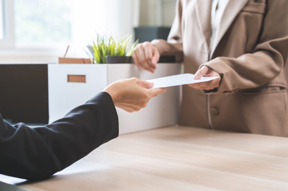 demisie cu renuntare la preaviz implicații practice pentru payroll