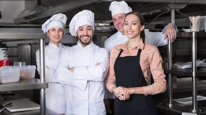 Se requieren 15 meseros en comedores